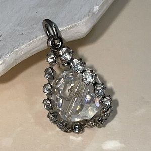 Unique pendant silver color